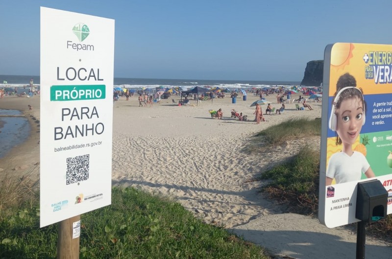 Placa já foi atualizada na Praia da Cal