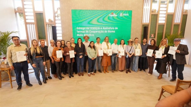 Representantes de diversos empreendimentos recebem licen&ccedil;as ambientais na Expointer 2026
